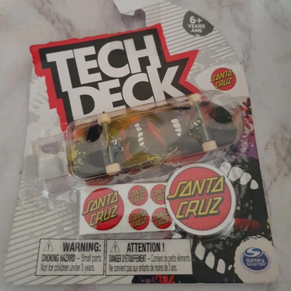 TECH DECK ULTRA RARE Santa Cruz Fingerboard ZOMBIE HAND